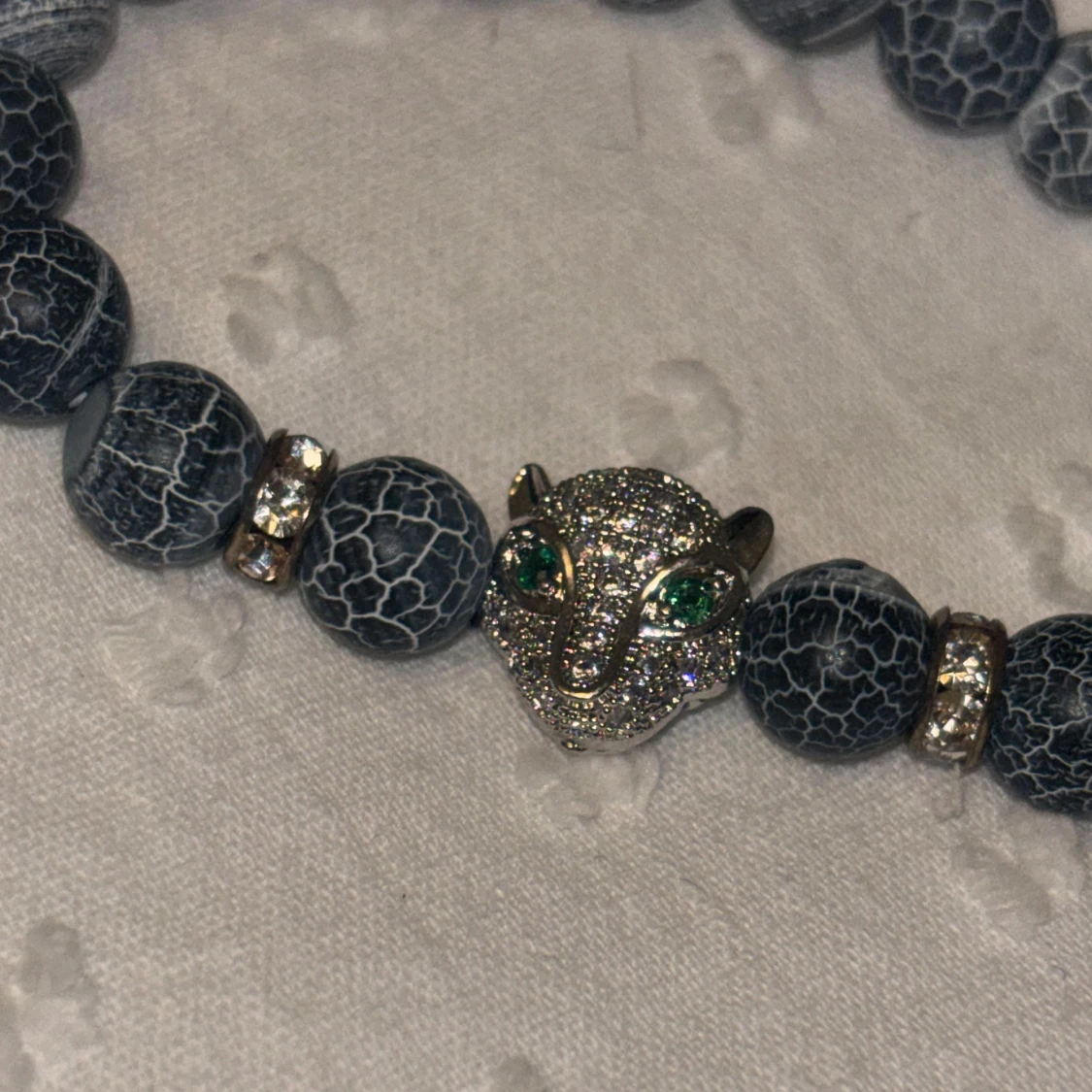 Svart pärlarmband med leopardhuvud - 1