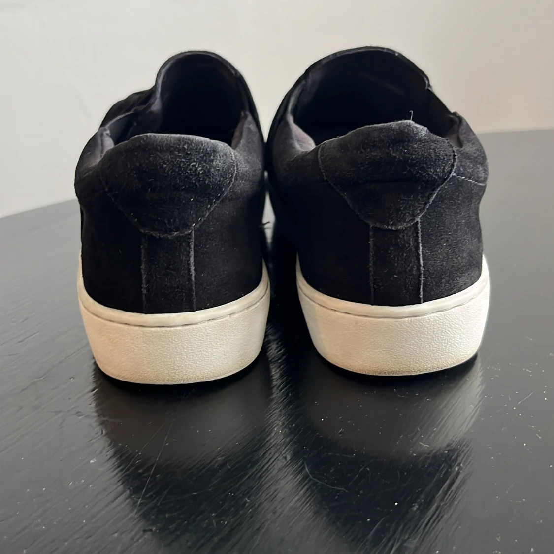 Svarta sneakers från Pace med twistad detalj - 1