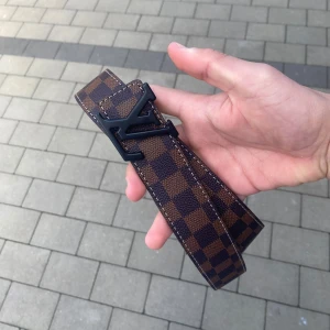 Lv bälte brun - Lv bälte för salu, helt ny aldrig använt. Den är i storlek 130cm