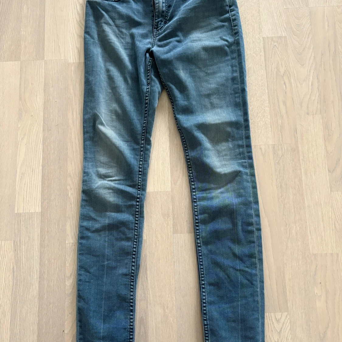 Blå skinny jeans från Neuw