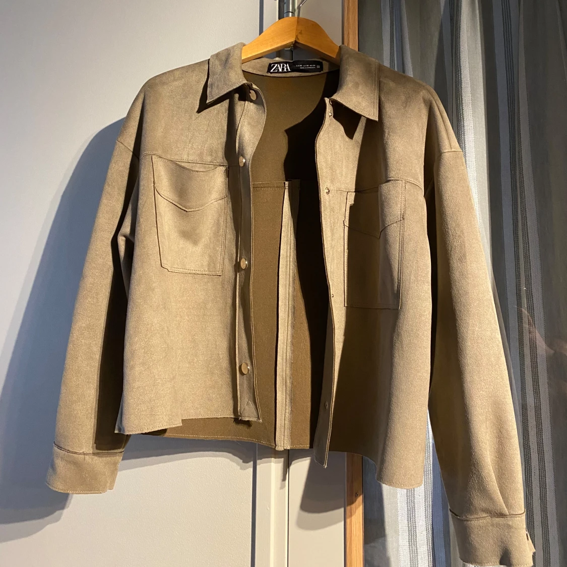 Grön mockaliknande jacka från Zara