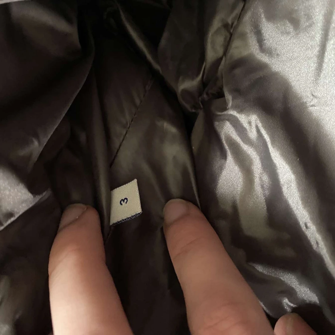 Svart dunjacka med huva från Moncler - 3