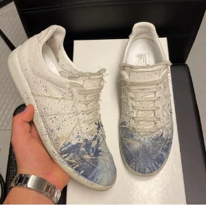 SÖKER DESSA I 41-42✅💯🙌 - Skriv om ni har ett par eller ett par liknande💯Söker i storlek 41-42,5 måste inte vara den exakta färgen!!👍👍👌✅