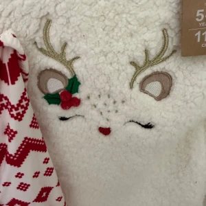 Fleece set  - Vit fleece tröja med julig motiv. Supermysiga mjukisbyxor från Primark i rött och vitt med juligt mönster. Nytt med prislappen 