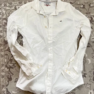 Tommy Hilfiger Skjorta  - Tommy H skjorta, i bra skick 