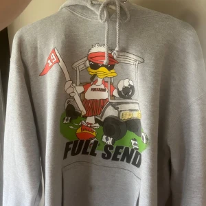 Grå hoodie från Full Send - Köpt på full sends drop för många år sen dock använt max 5 gånger. Kan leta på ett kvitto om det behövs.