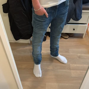 Jack & Jones jeans  - Feta Jack & Jones jeans som är i super skick. Väldigt bra pris först till kvarn🙌🏻