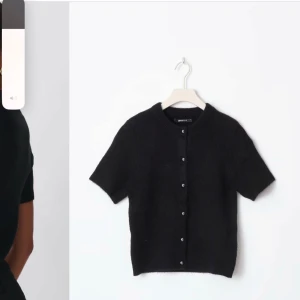 Svart tröja  - Svart kofta/tröja från Gina tricot 