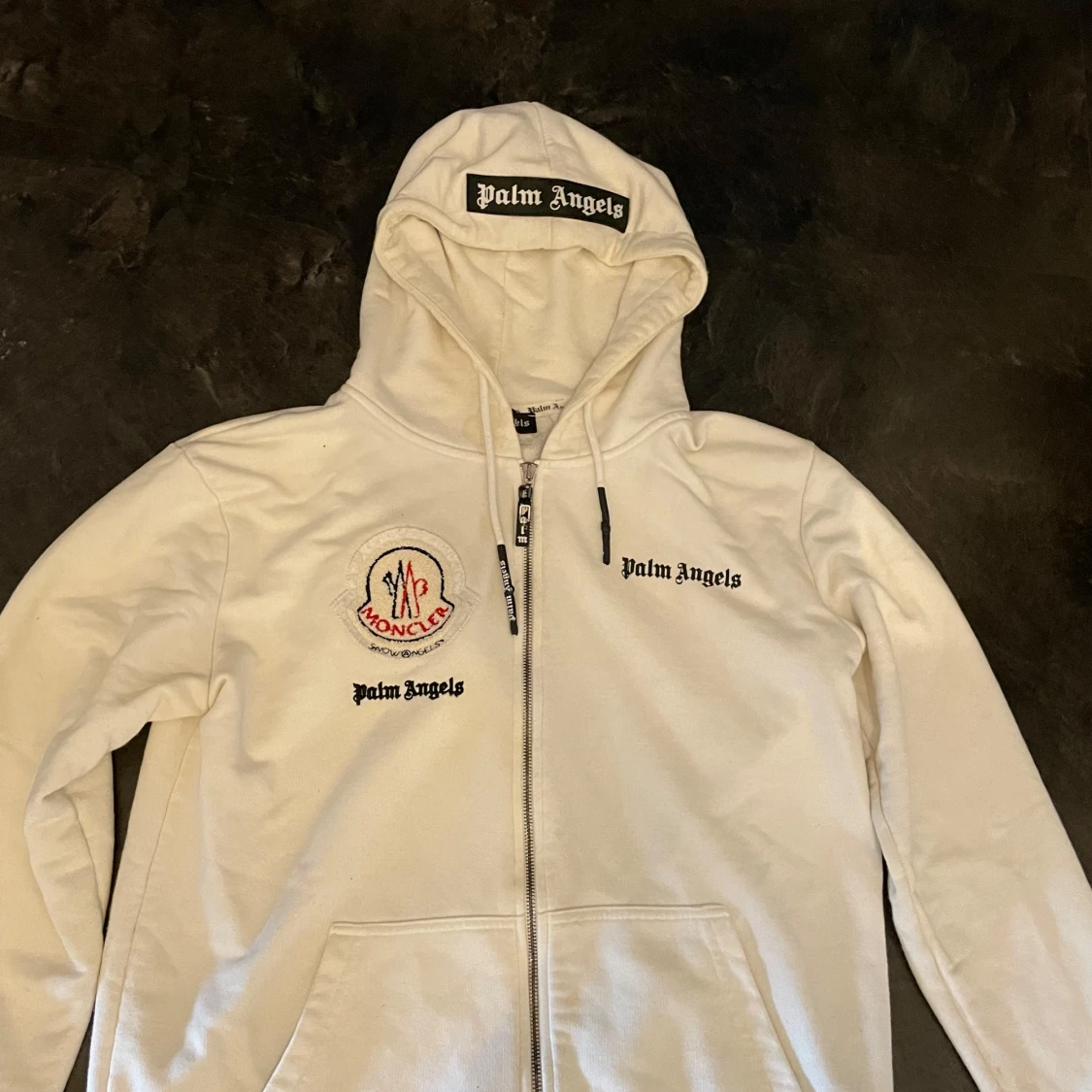 Vit hoodie från Palm Angels x Moncler 