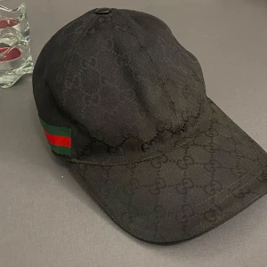 Gucci GG Baseball Cap - Gamla modellen GG modellen, går nu för 5950 kr på hemsidan.