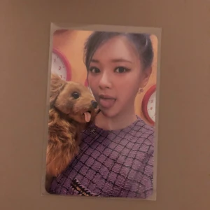 Photocard från TWICE 11th Mini Album BETWEEN 1&2 - Jeongyeon - Säljer en officiell photocard från TWICE 11th mini album BETWEEN 1&2 med Jeongyeon. 45kr ink frakt