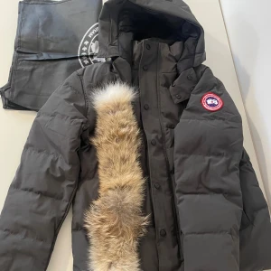 Canada Goose dunjacka  - Skick 10/10 och fraktas samma dag!