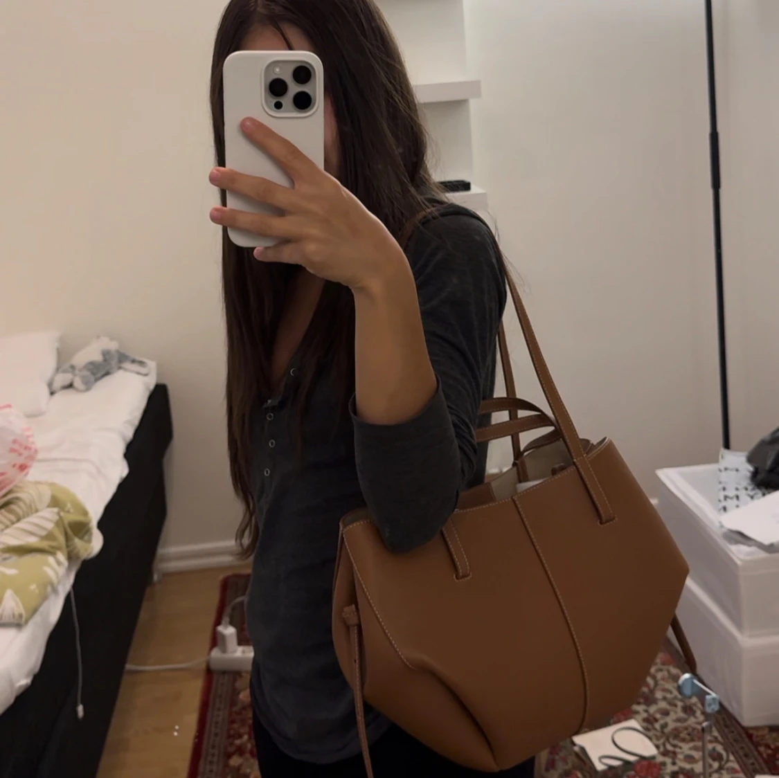 Brun handväska i skinn Poelene  - 3