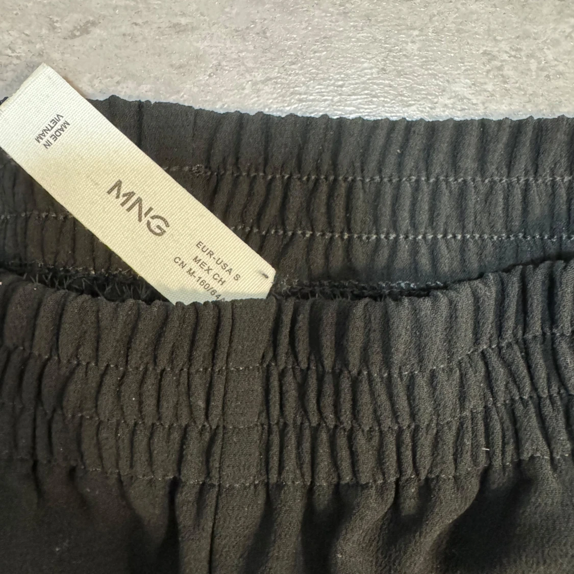 Svarta vida byxor från MNG - 1