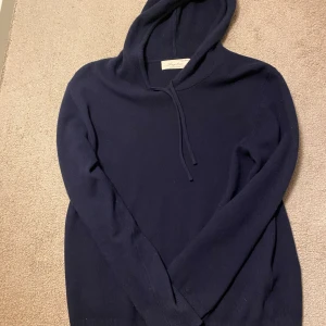 Kashmir hoodie - Säljer denna ass feta 100% Kashmir hoodien från sayless. Ny pris 899 mitt pris 649. Vid minsta lilla fundering är det bara att skriva mvh Alexander 