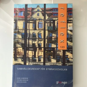 Reflex 123: Samhällskunskap för gymnasieskolan - Reflex 123 är en modern och inspirerande bok för gymnasiet som gör samhällskunskap både begriplig och engagerande. Med case, debattrutor och tydliga förklaringar får du verktyg att förstå och diskutera samhället på djupet.