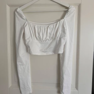 Vit topp  - Knappt använd. 