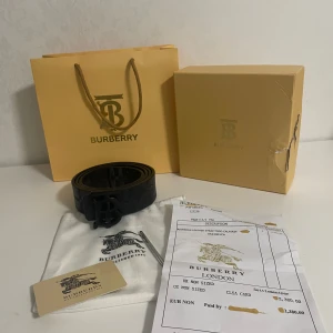 Burberry Bälte 🥋 - ✅Riktigt fet och unikt burberry bälte.                      🧾100% Kvitto finns och med följer med kartong och påse                                                               ❤️Fraktar samma dag beroende på tid, om det är för sent fraktar jag nästa dag.