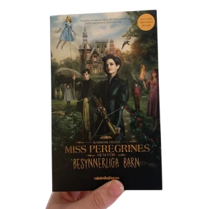 Miss Peregrines hem för besynnerliga barn - En mystisk och spännande bok om ett övergivet barnhem, märkliga fotografier och barn med ovanliga förmågor. Boken har även filmatiserats av Tim Burton.