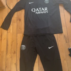 Psg tracksuit  - Svart psg tracksuit 