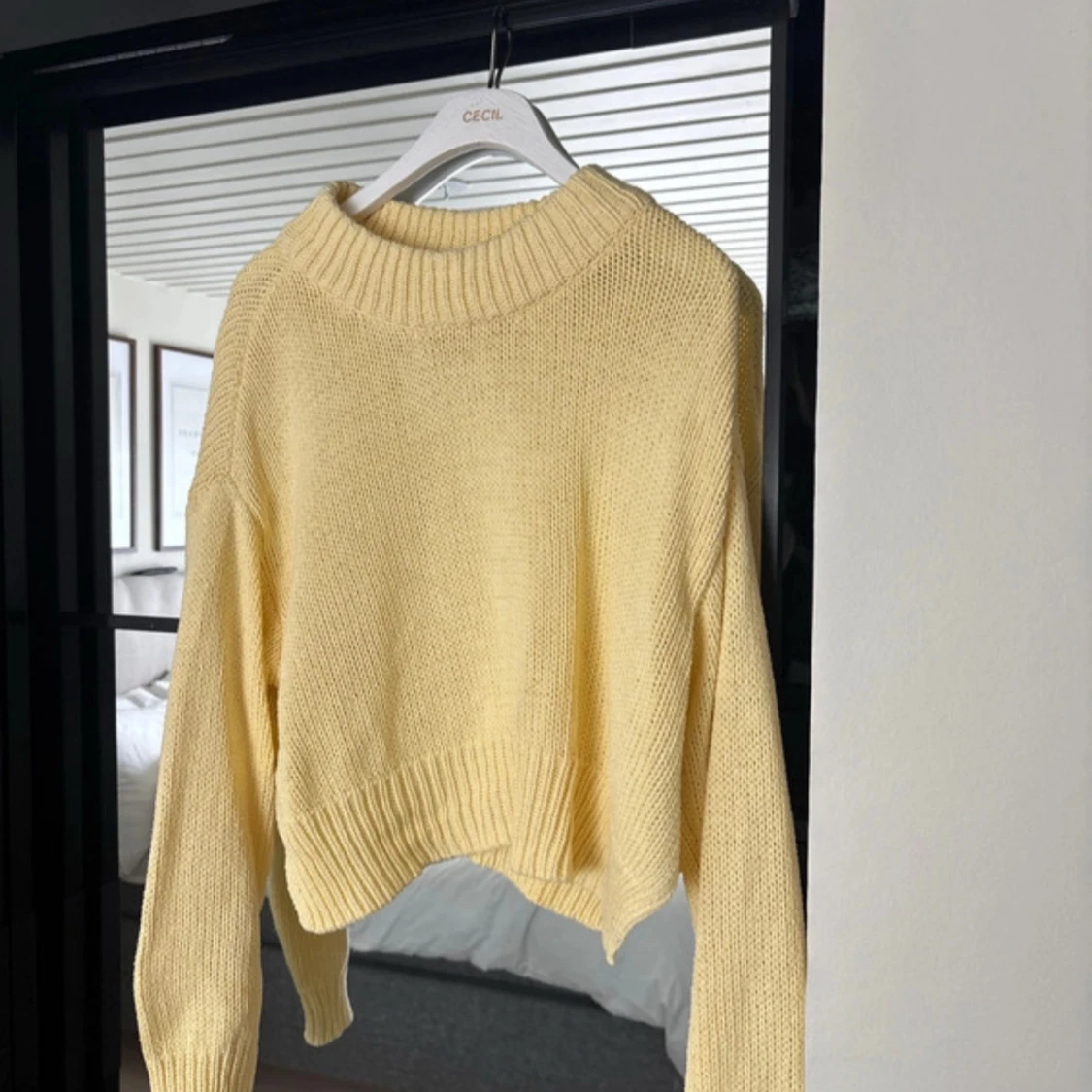 Gul stickad tröja från Vero Moda