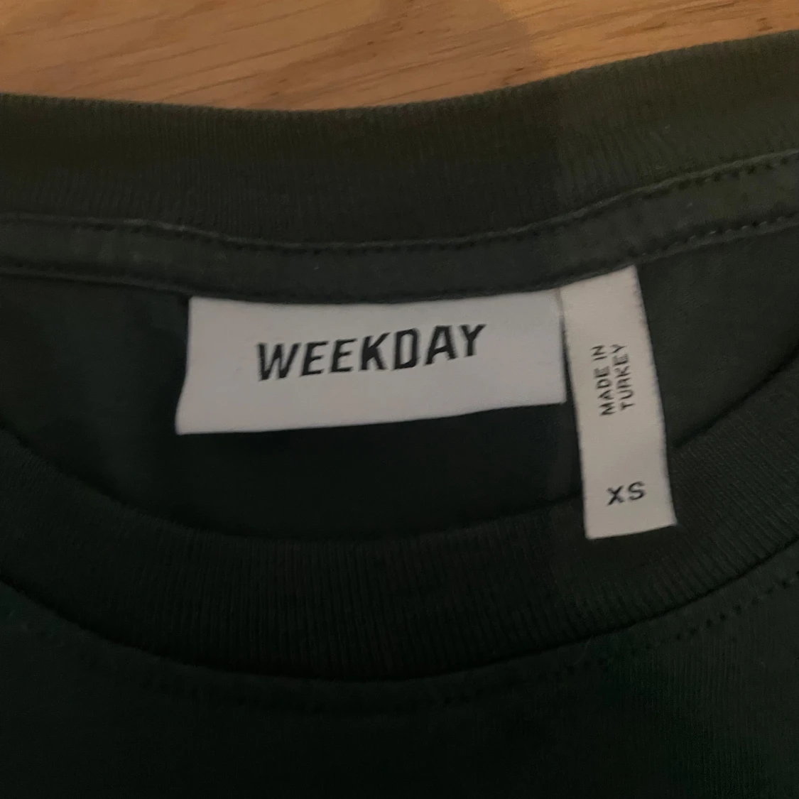 Mörkgrön långärmad tröja Weekday XS - 1