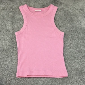 Rosa ribbat linne - Jag säljer det här supersöta rosa linnet från Gina Tricot! Linnet är storlek xxs💞