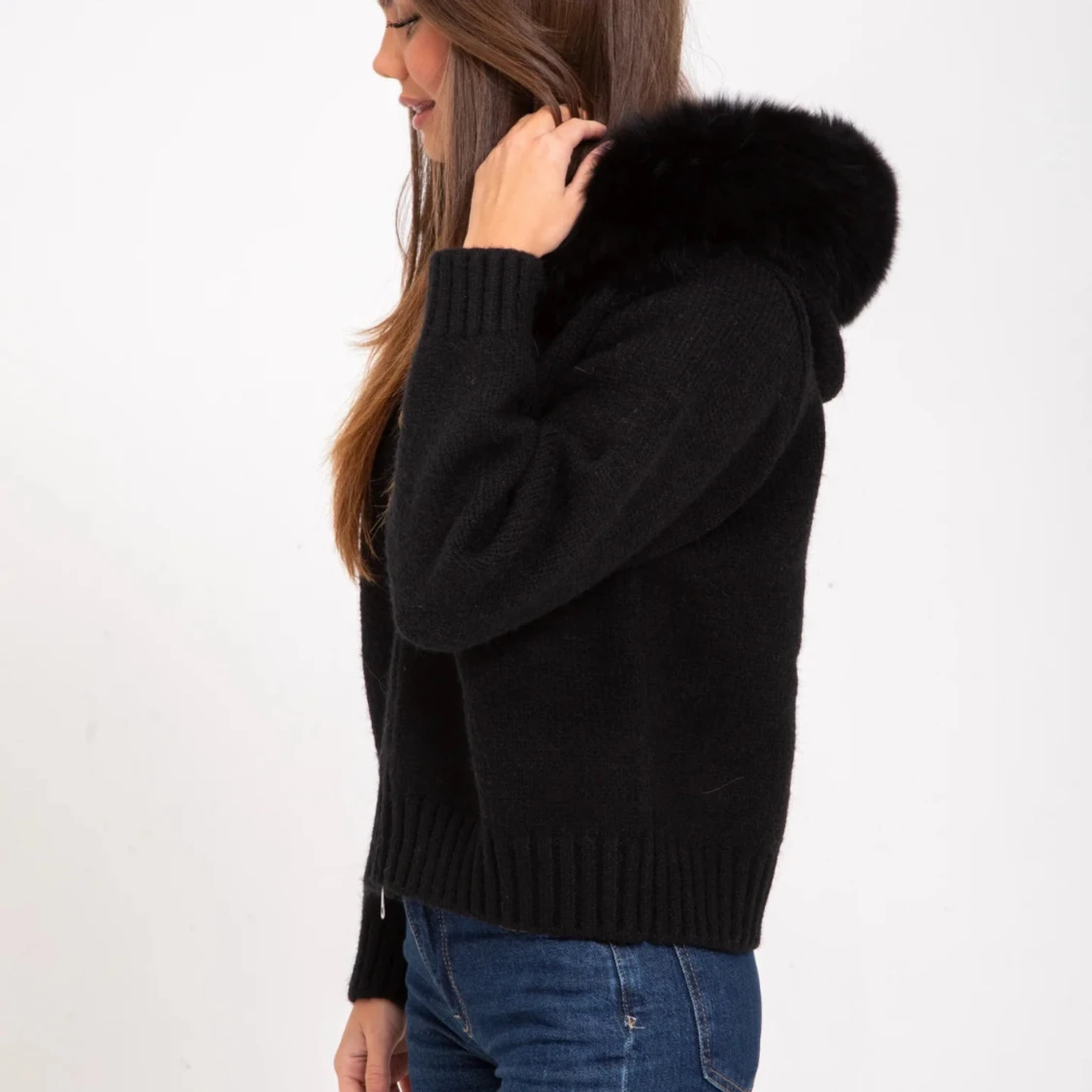 Svart stickad jacka med pälshuva - 3