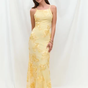 SÖKER. SÄLJER EJ - Söker denna klänning från Gina Tricot i S, absolut inte sugen på att betala överdrivna priser utan gärna originalpris max