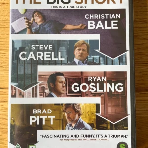 The Big Short - Oöppnad DVD - Helt ny och oöppnad DVD av filmen "The Big Short" med Christian Bale, Steve Carell, Ryan Gosling och Brad Pitt. Förpackningen är fortfarande förseglad med plats. Filmen är i nyskick. En otroligt spännande film om finanskrisen 2008. Kan hämtas i Vallentuna.