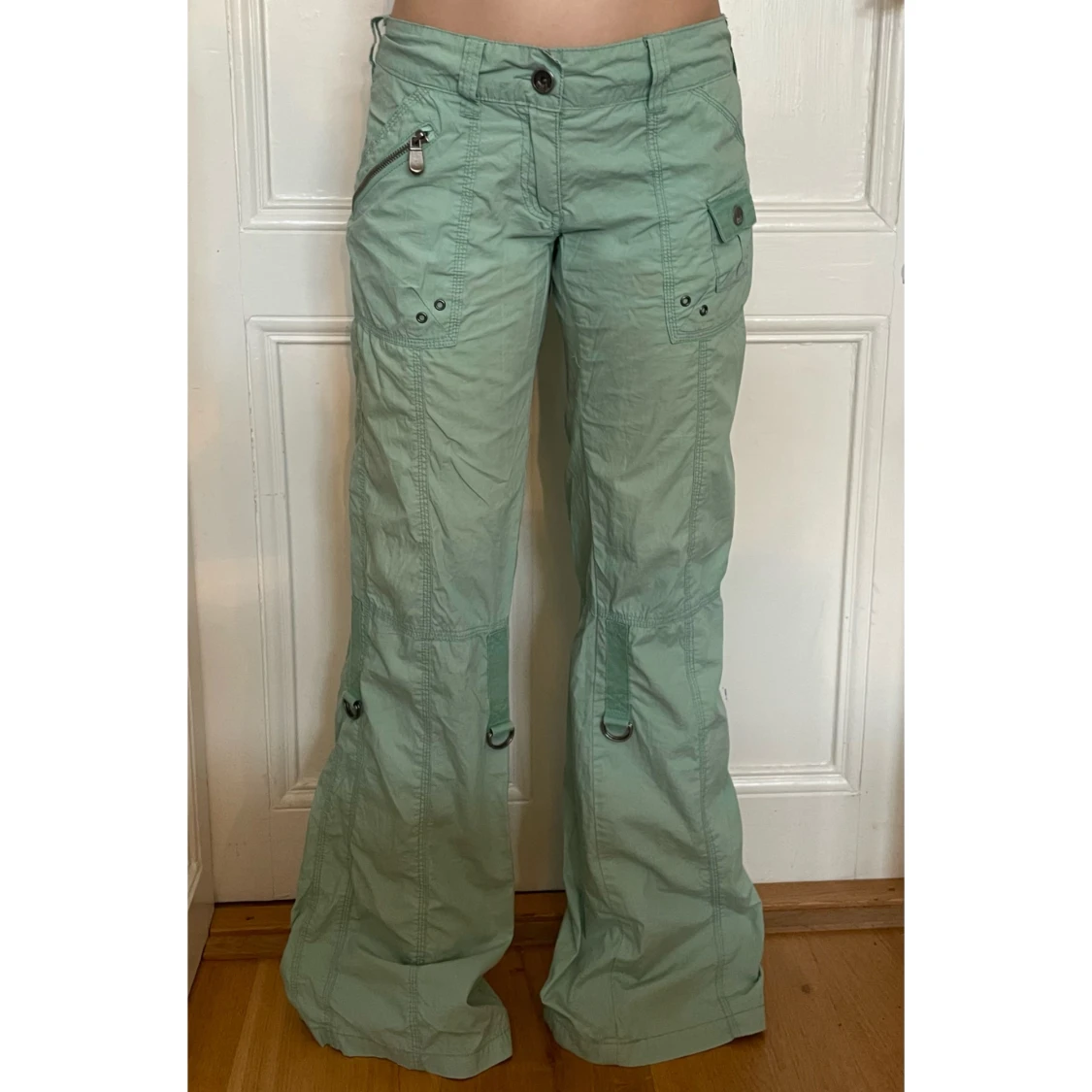 Mintgröna cargopants med vida ben