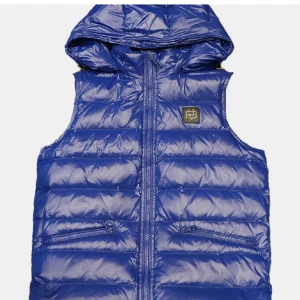 Bvaldi väst - Säljer en bvaldi väst i väldigt fint skick i storlek M hör av dig vid fundering 