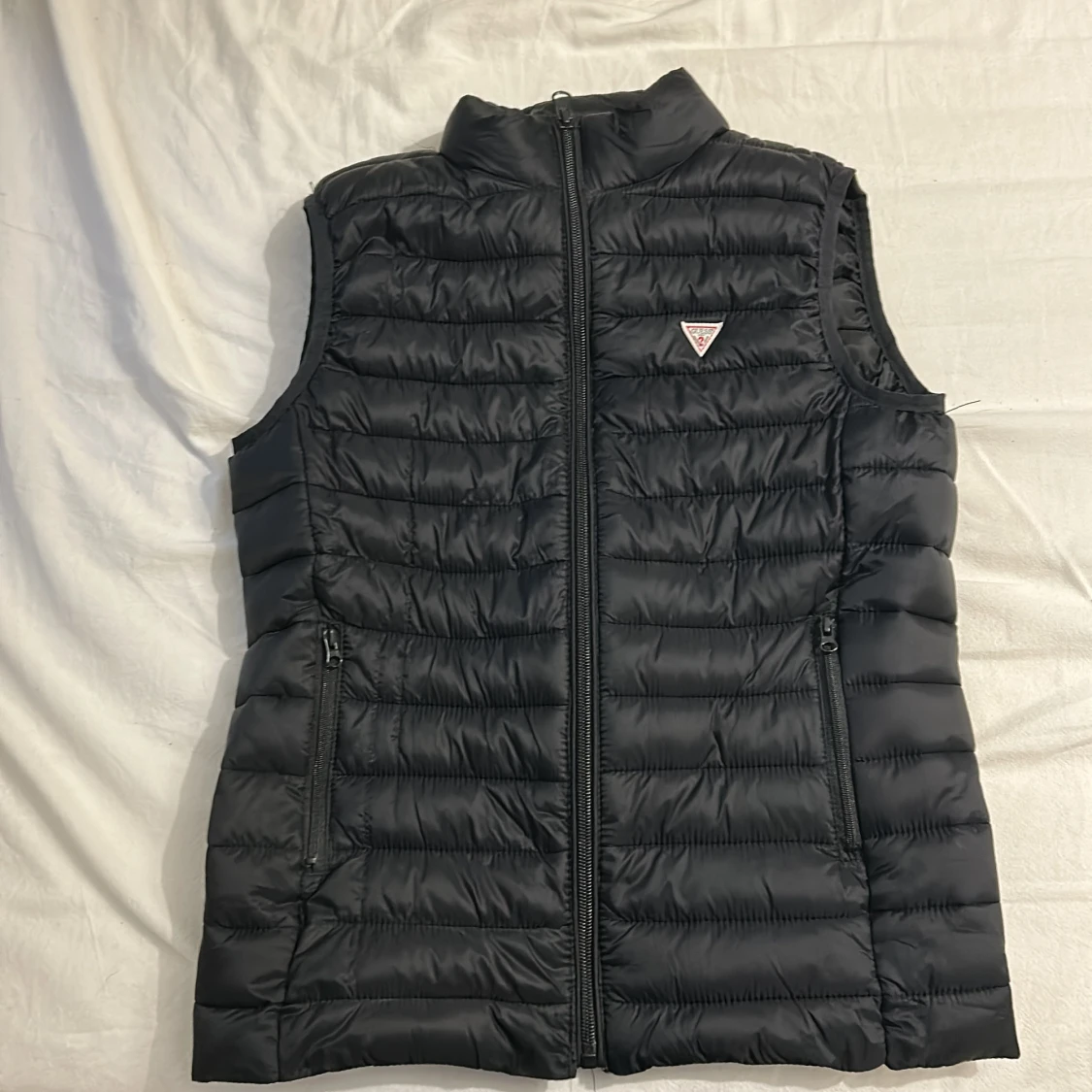 Svart dunväst från Guess