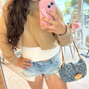 Caramel färgad kort tröja! 🩵🩵 - Säljer en super fin caramel färgad tröja !! 💛💛I storleken M från zara. Aldrig använd och är därför i nyskick! 💓💓