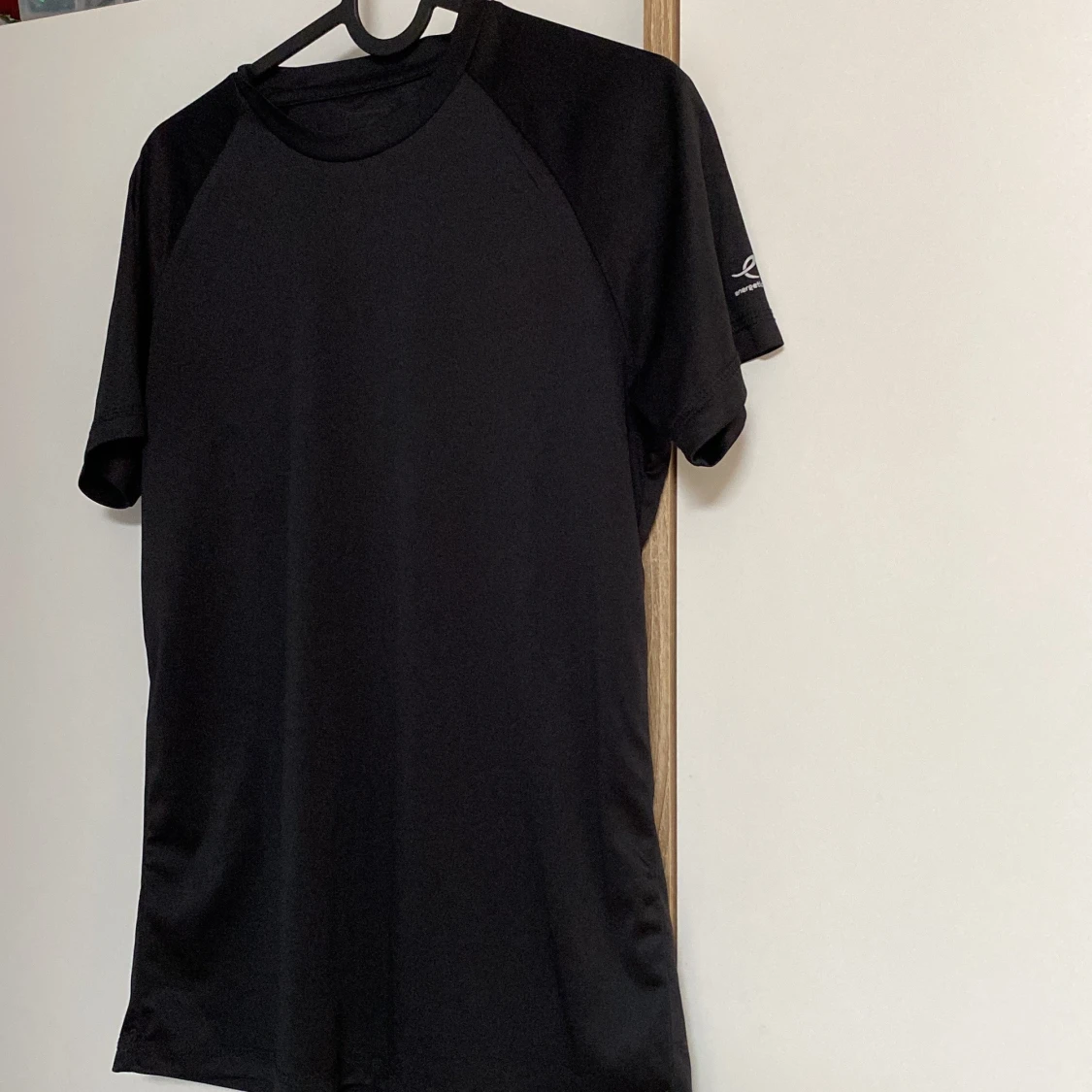 Svart sport-t-shirt från Energetics