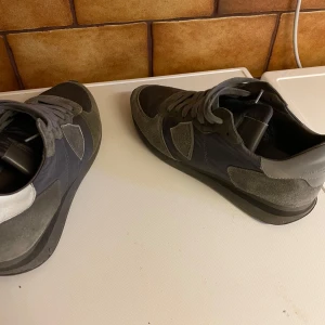 Philip model trainers - 9/10 sick