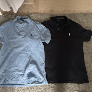 Ralph Lauren Pike T shirt - Säljer två par helt nya Ralph Lauren T shirts/pike. Helt oanvända, de är i slim fit så de passar för folk med xs också! Riktiga stiliga o perfekta till sommaren. Tänker 300 för en båda för 500. 