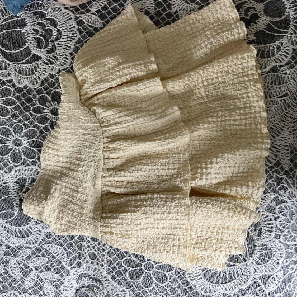 Gul volangkjol från Gina Tricot - 3