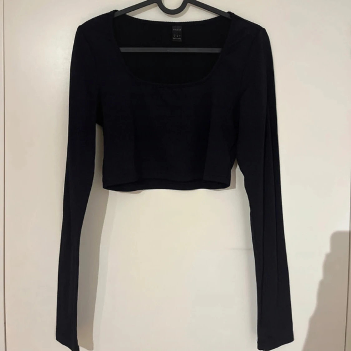 Svart croppad långärmad topp från SHEIN