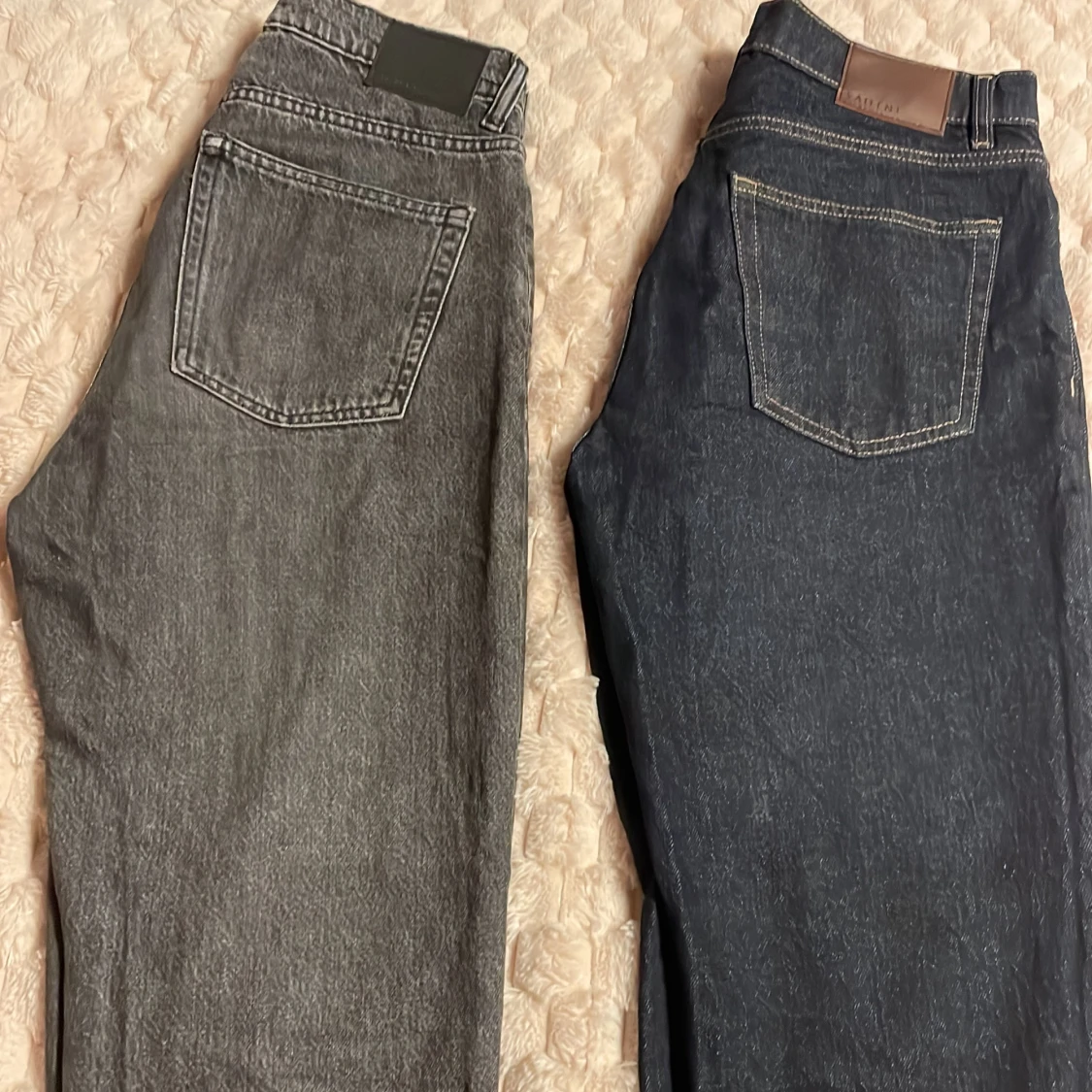 Två par jeans från vailent