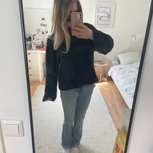 Ljusblå bootcut jeans - Ljusblåa jeans från Gina , oanvända🍒🍒 de passsr mig som är 164, men är liiite korta , inga deffekter 💕💕💕storlek 152 men passar somsagt mig 