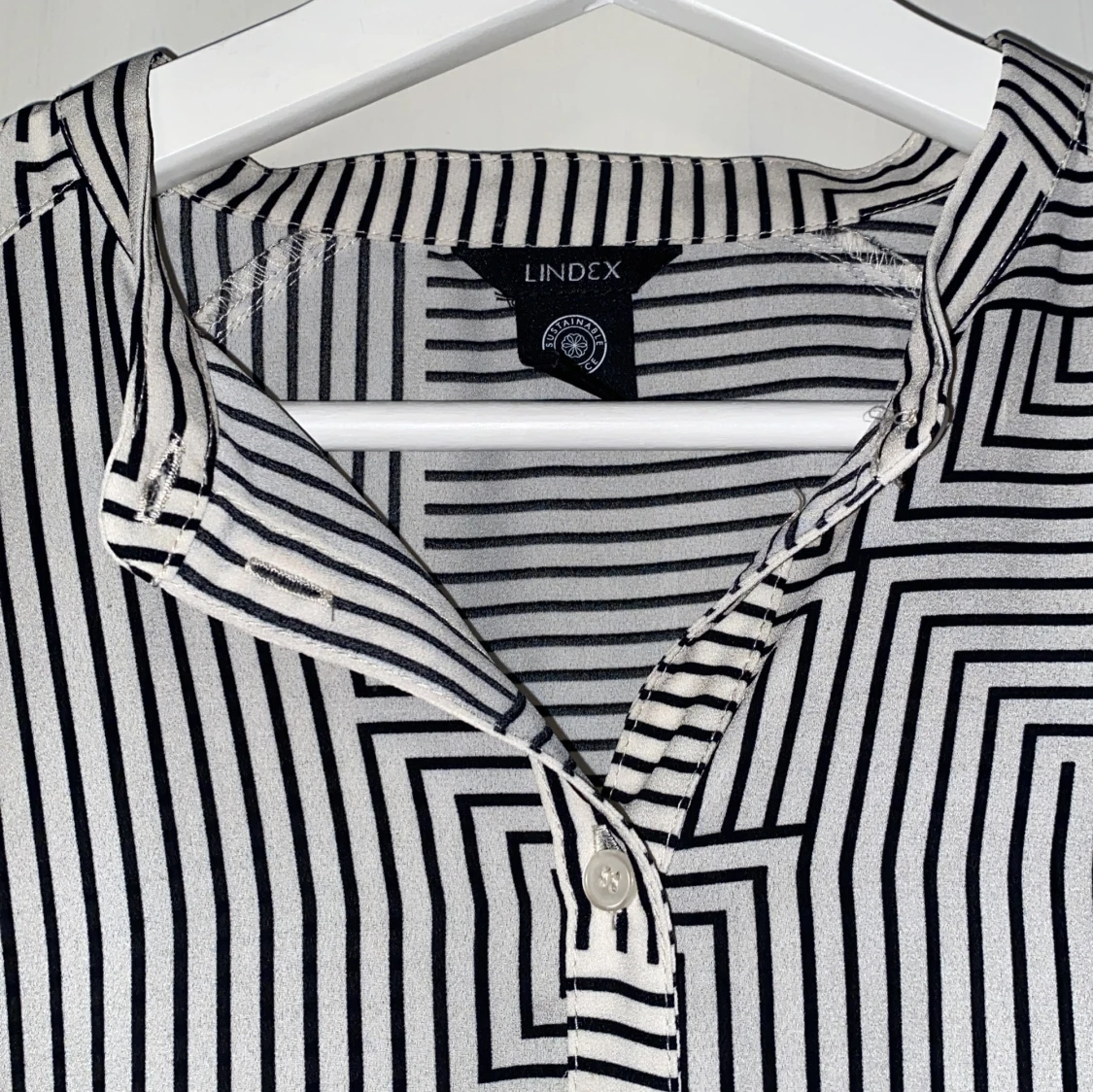 Svartvit blus från Lindex - 2