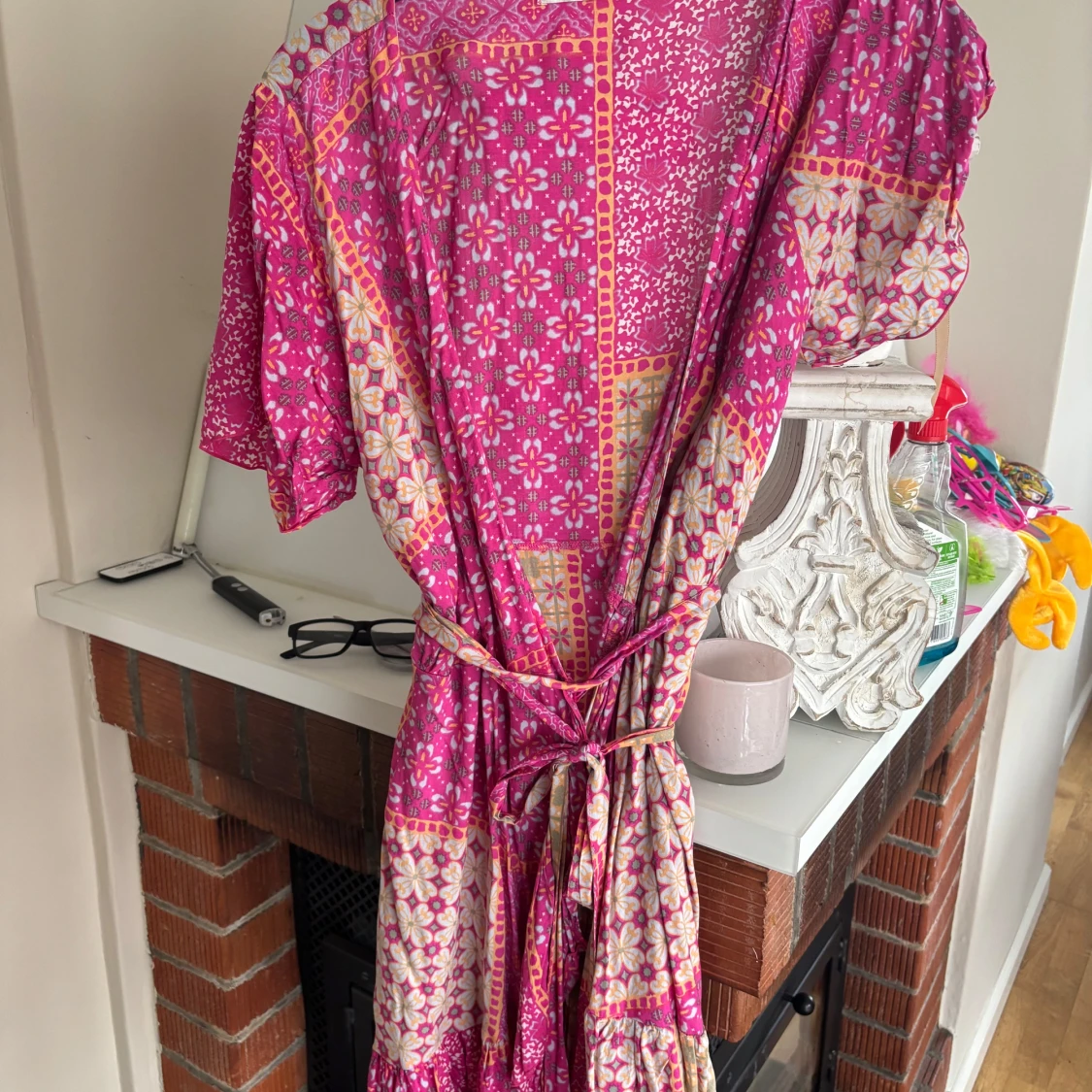 Rosa blommig omlottklänning från Hot lava  - 1