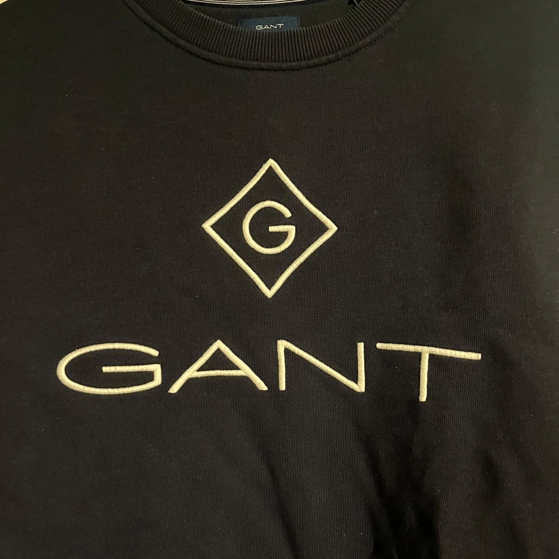 Mörkblå sweatshirt från GANT - 1