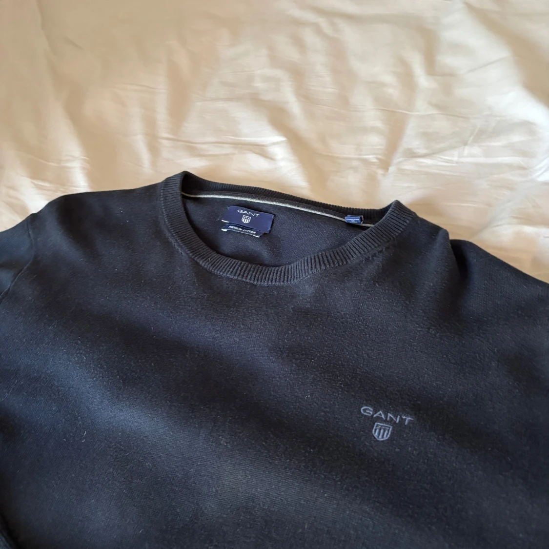 Mörk blåtröja från GANT - 1