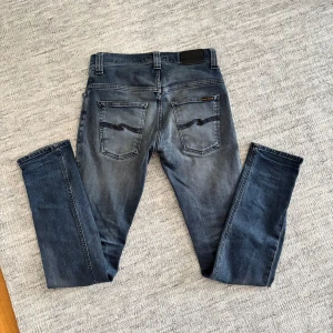 Nudie jeans - Säljer mina nudie jeans. Modellen heter thin finn och är slim fit. Storlek 28/32. Bara att höra av sig vid frågor eller funderingar.