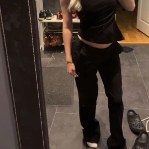 lågmidjade vera kostymbyxor  - söker byte till st 32 🤗