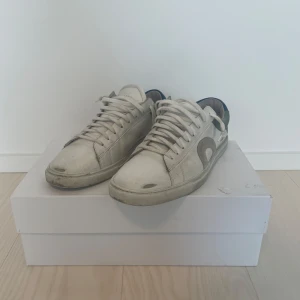 Oliver Cabell - Skor från Oliver cabell i bra skick. Skorna är i storlek 42 men sitter lite smått för sin storlek. Hör av dig vid frågor och funderingar!