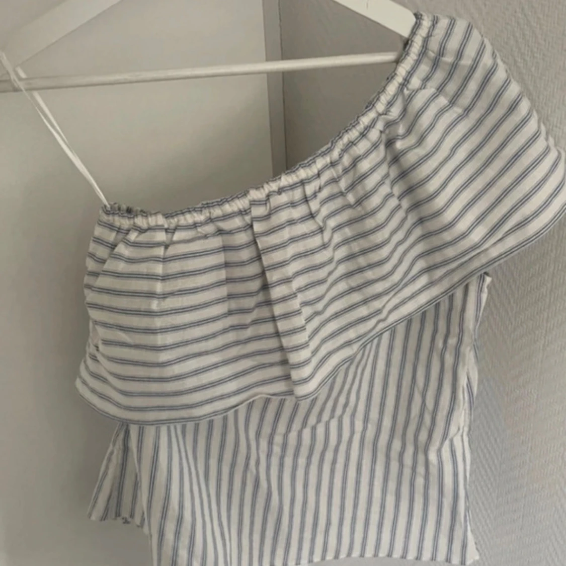 Randig offshoulder topp