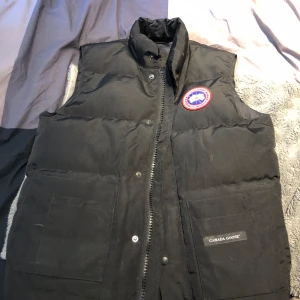 Canada goose väst - En Canada goose väst i storlek xs. Den är använd ett fåtal gånger bara